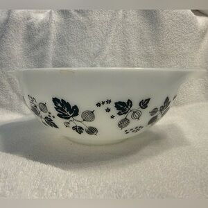 Vintage Pyrex Black and White Gooseberry Cinderella Bowl 2.5qt